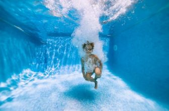 piscine traitement algue moutarde