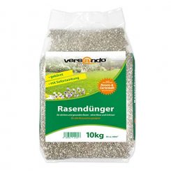 Engrais pour gazon de la marque Versando – sac de 10 kg pour env. 300 m² de gazon – agit sur la mousse et les mauvaises herbes, engrais NPK avec effet immédiat Engrais pour gazon de la marque Versando - sac de 10 kg pour env. 300 m² de gazon - agit sur la mousse et les mauvaises herbes, engrais NPK avec effet immédiat